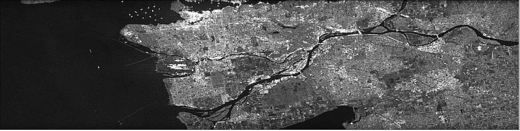 Figure 26: RADARSAT-2 TOPS image of Vancouver, Canada, released on May 6, 2013 (image credit: MDA, ESA, Ref. 37)
