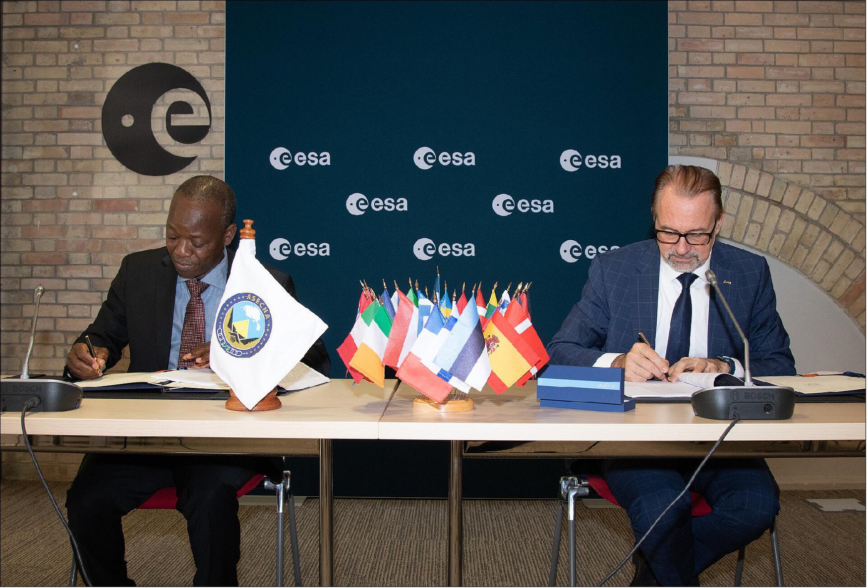 Figure 20: The international cooperation agreement was signed today at ESA’s offices in Paris by Mohamed Moussa Director General of ASECNA, and Josef Aschbacher, ESA Director General (image credit: ESA)