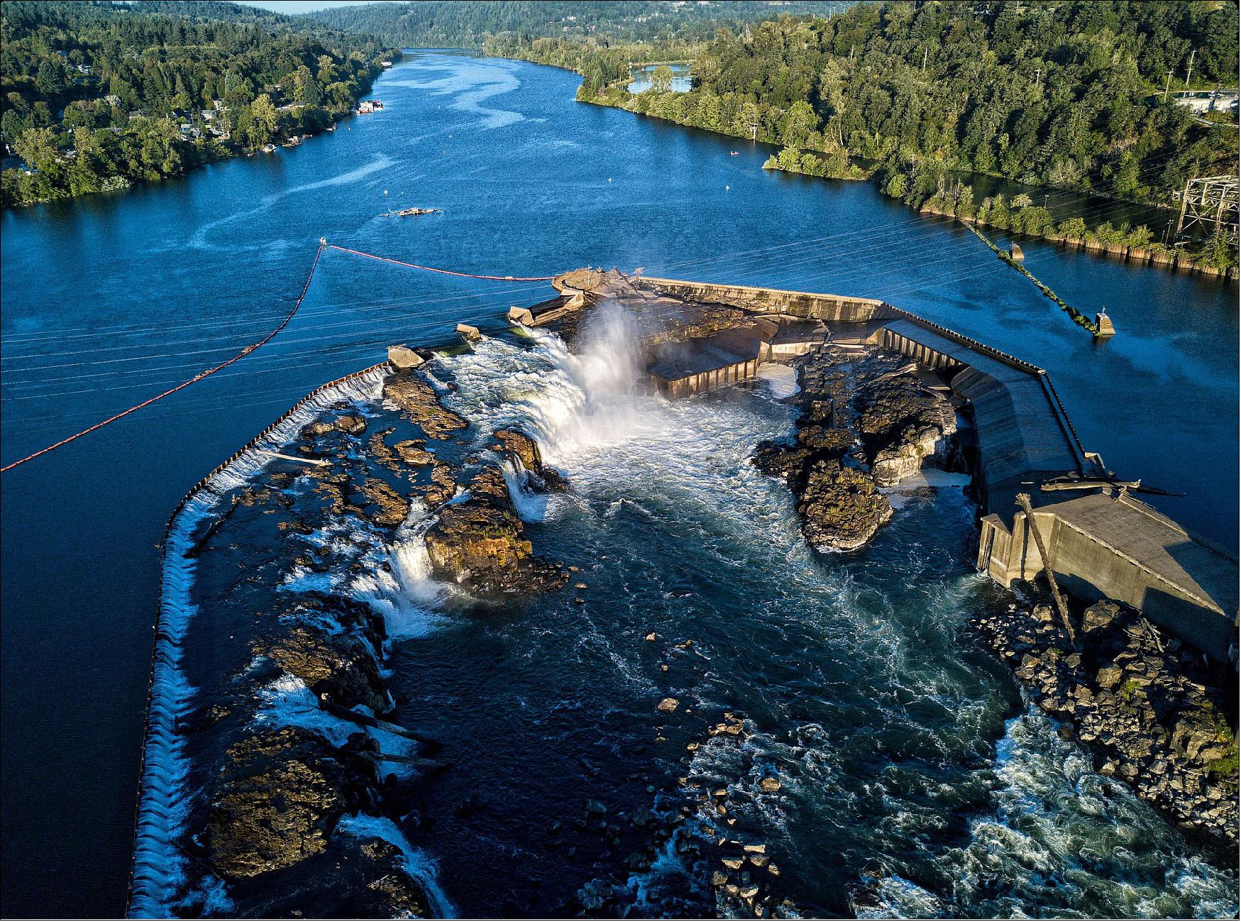 Figure 1: Once in orbit, the SWOT mission will regularly monitor not only mighty rivers like Oregon’s Willamette, pictured, but also smaller waterways that are at least 330 feet (100 m) across (image credit: U.S. Department of Energy)