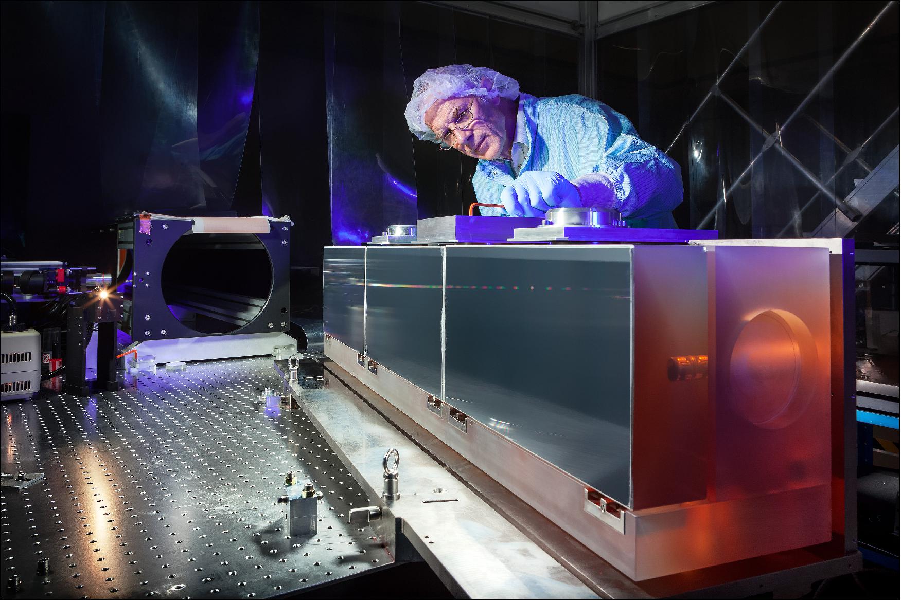 Figure 91: The huge diffraction grating at the heart of the ultra-precise ESPRESSO spectrograph — the next generation in exoplanet detection technology — is pictured undergoing testing in the cleanroom at ESO Headquarters in Garching, Germany (image credit: ESO, M. Zamani)
